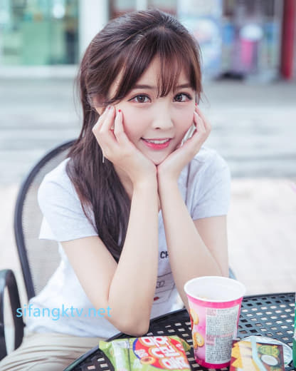 【2023-04-06】Getting more horny outside ❤️.m4v